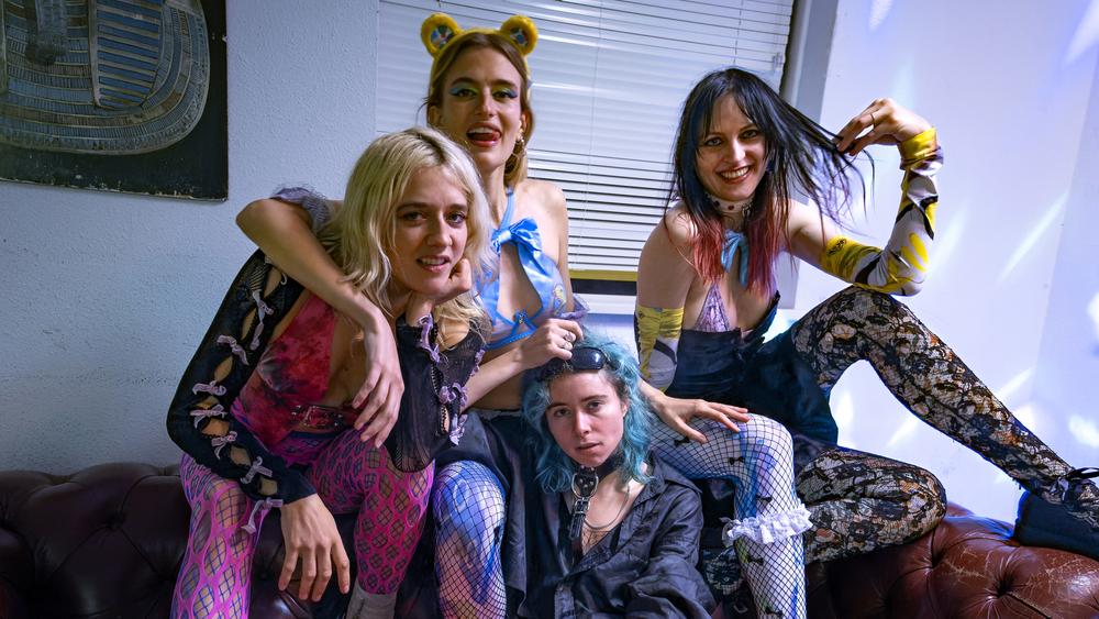 Участницы группы cumgirl8