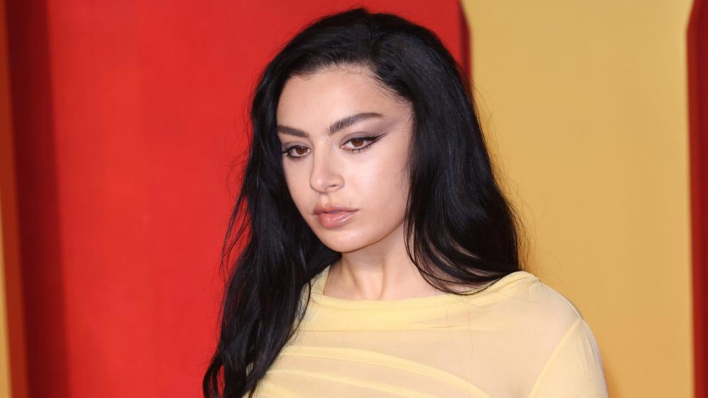Charli XCX на Vanity Fair Oscar Party, 10 марта 2024 года