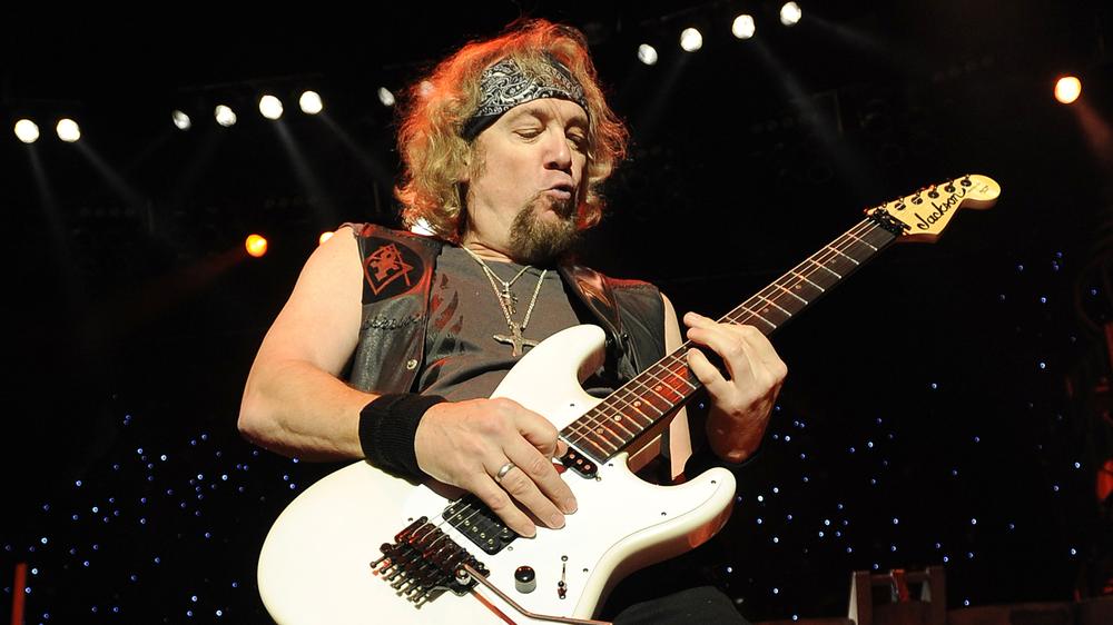 Гитарист группы Iron Maiden Эдриан Смит