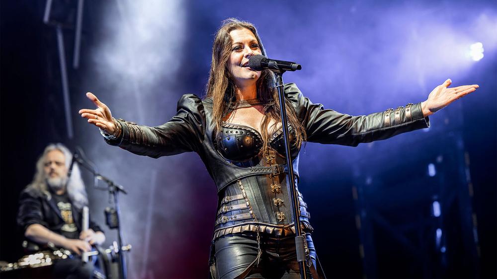 Флор Янсен с группой Nightwish на фестивале Sweden Rock Festival, 9 июня 2022 года