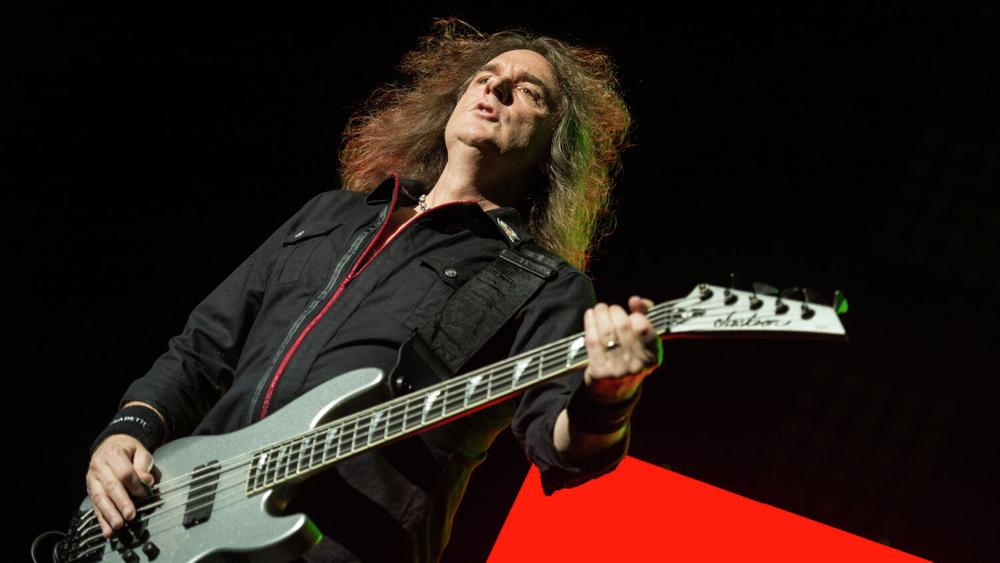 Дэвид Эллефсон во время концерта группы Megadeth в Москве, 4 ноября 2015 года