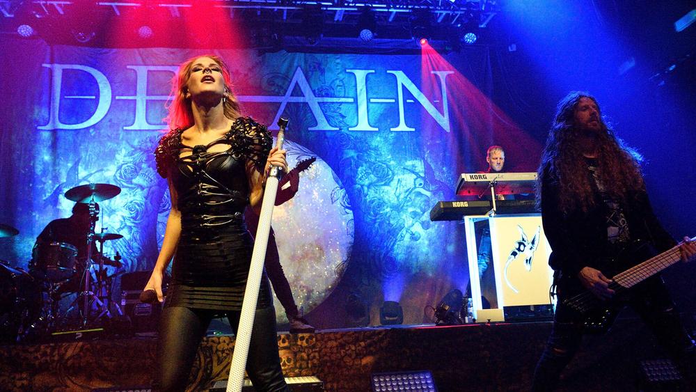 Delain выступают на сцене KOKO в Лондоне, 1 ноября 2017 года