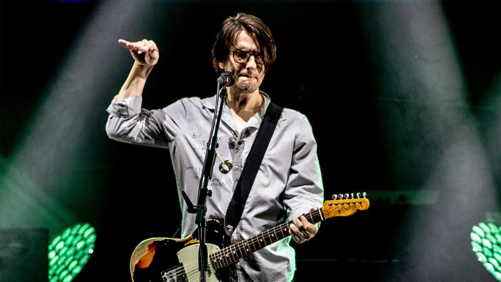 Стивен Уилсон с группой Porcupine Tree выступает в Ziggo Dome, Амстердам, 7 ноября 2022 года