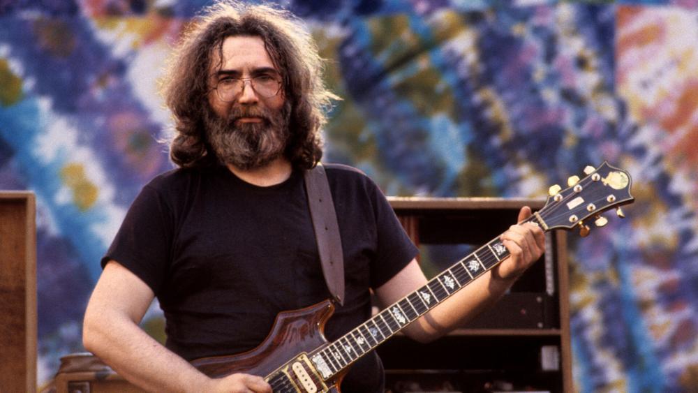 Джерри Гарсия выступает с Grateful Dead в Greek Theater в Беркли, 22 мая 1982 года