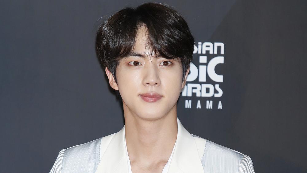 Джин из BTS на Mnet Asian Music Awards