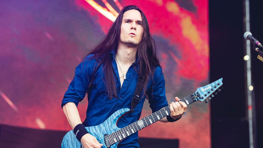 Теему Мянтисаари с группой Megadeth на Resurrection Fest Estrella Galicia, 29 июня 2024 года
