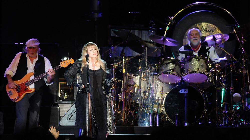 Fleetwood Mac выступают на арене «Уэмбли», 30 октября 2009 года