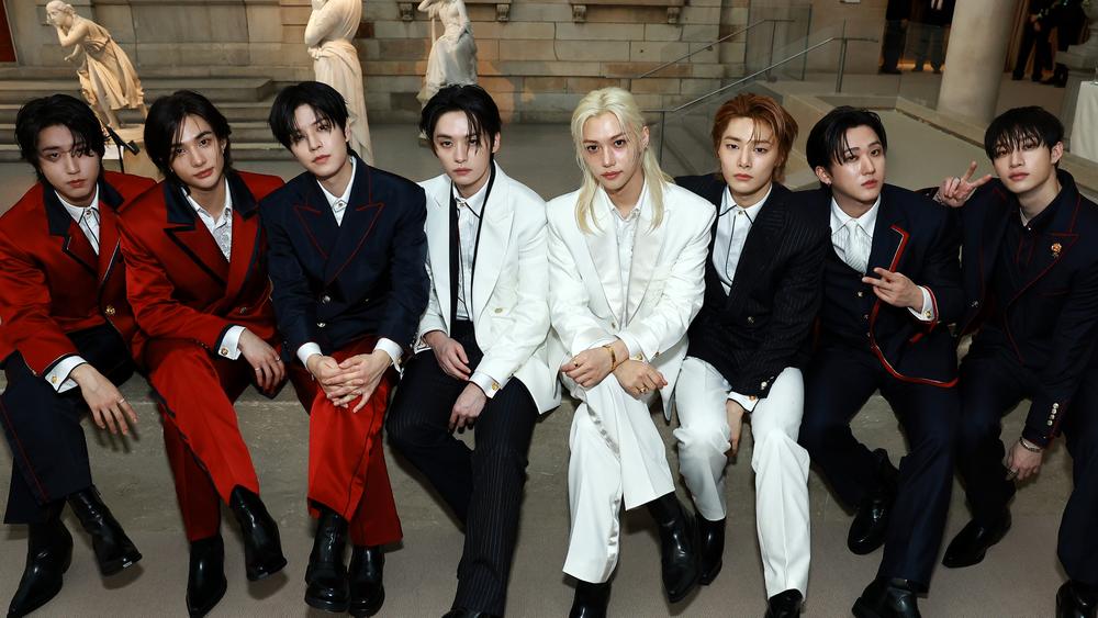 Участники группы Stray Kids на Met Gala, 6 мая 2024 года