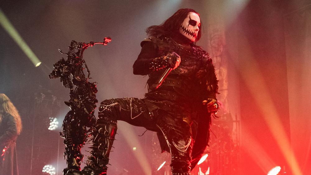 Выступление группы Cradle Of Filth