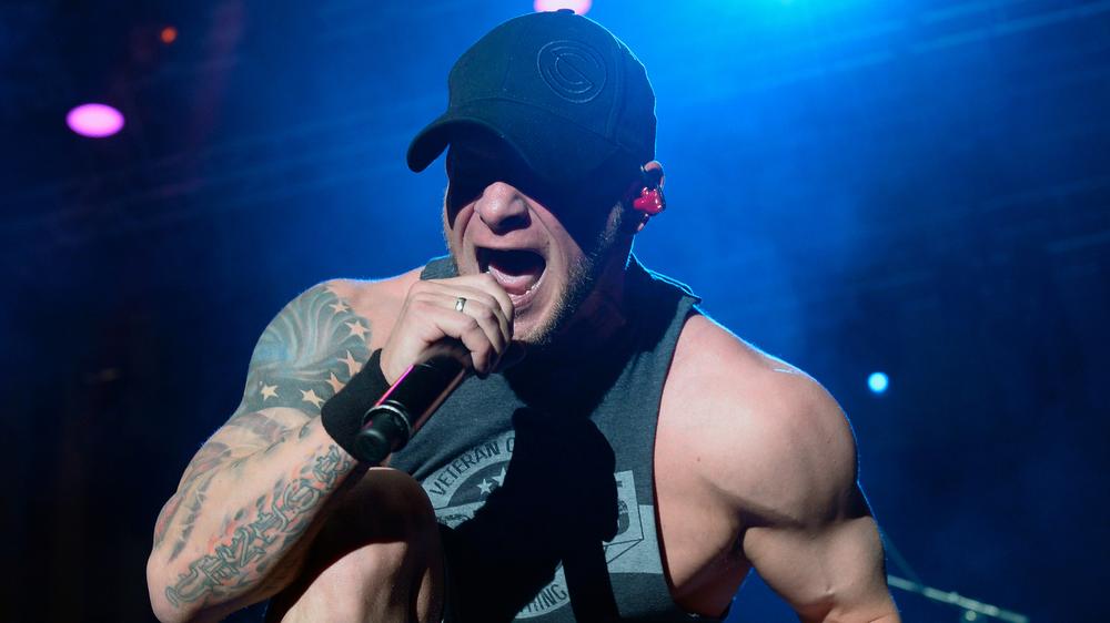 Выступление группы All That Remains