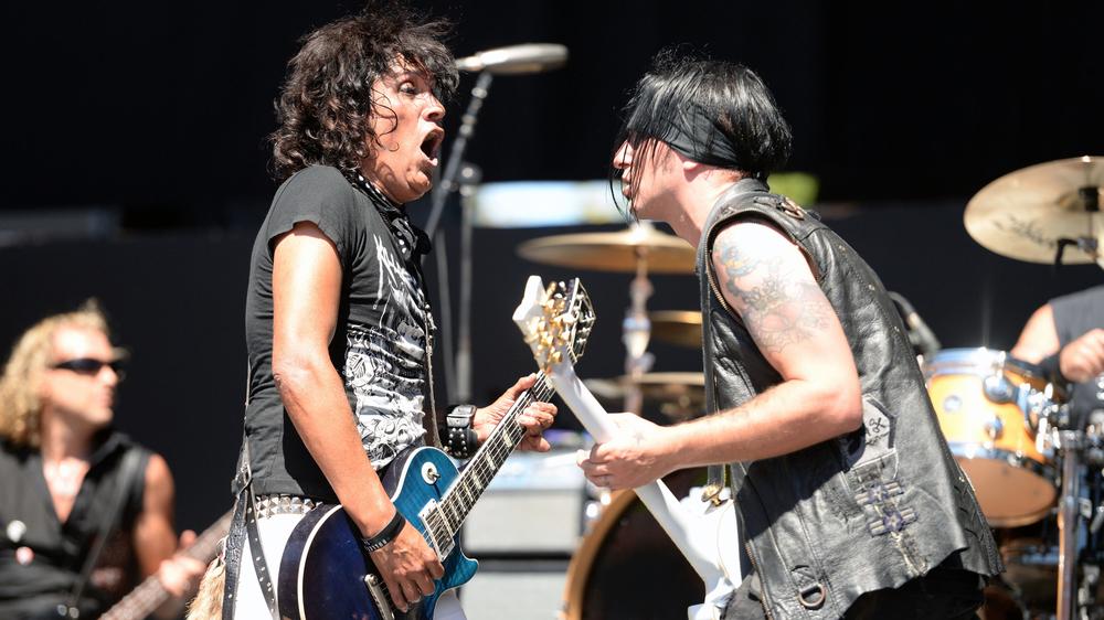 Выступление группы BulletBoys