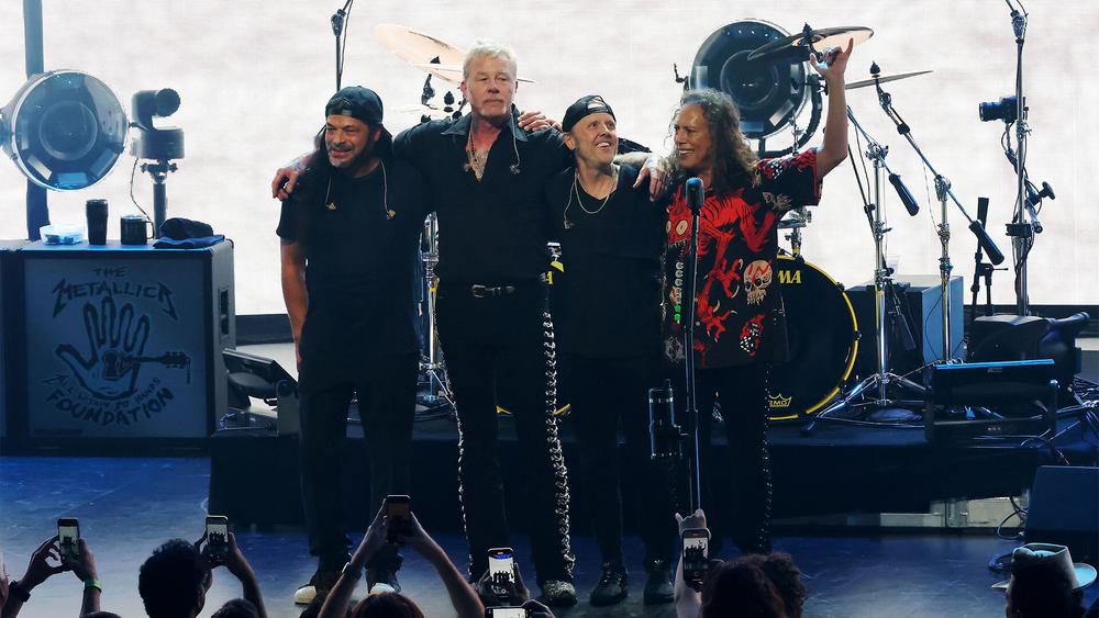 Metallica во время благотворительного концерта Metallica All Within My Hands Foundation, 13 декабря 2024 года