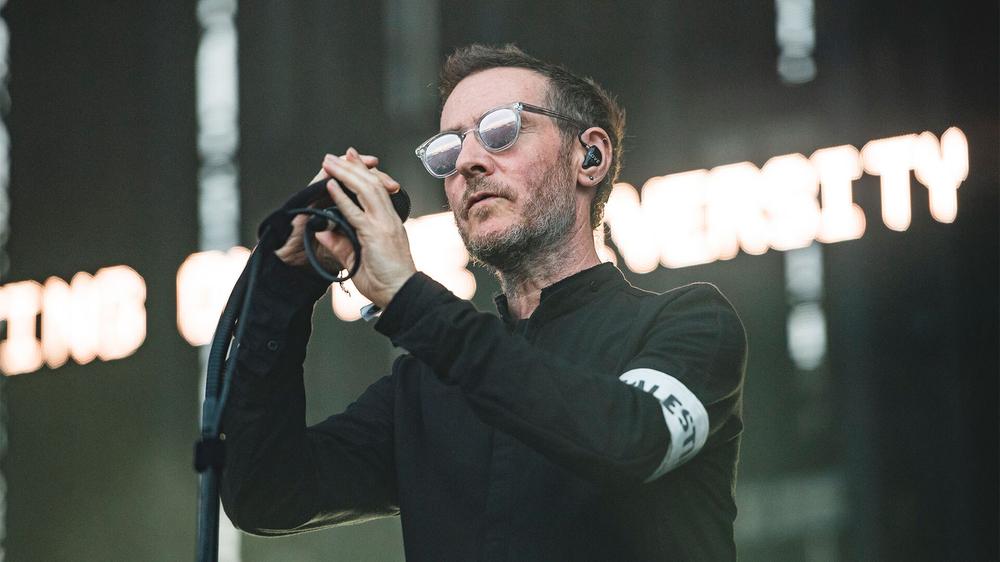 Роберт Дель Ная с группой Massive Attack на фестивале KALORAMA Madrid 2024, 31 августа 2024 года