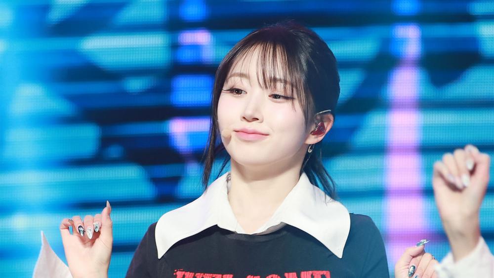 Хэвон из NMIXX выступает во время музыкальной программы MBC «Show Champion», 31 января 2024 года