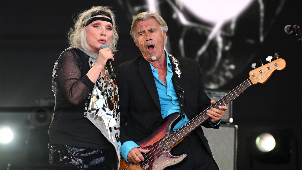 Blondie (Дебби Харри и Глен Мэтлок) на фестивале Glastonbury 2023, 25 июня 2023 года