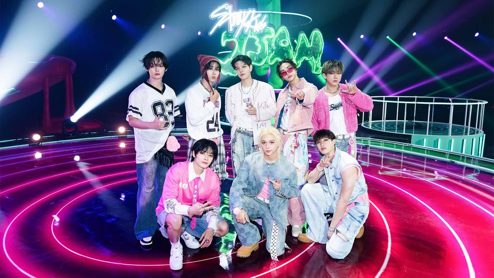 Stray Kids выступают на церемонии Billboard Music Awards, 12 декабря 2024 года