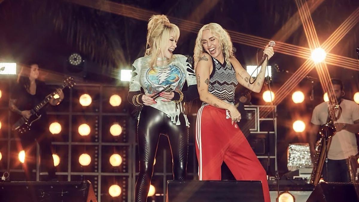 Майли Сайрус И Долли Партон Исполнили Вместе Wrecking Ball - Звук