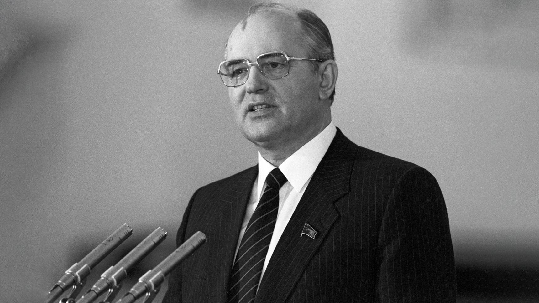 Горбачев генеральный секретарь ЦК КПСС