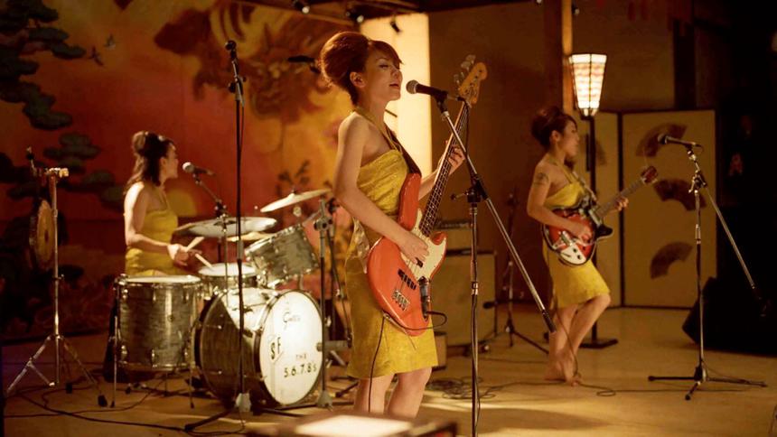Трио The 5.6.7.8’s в фильме «Убить Билла» (2003)