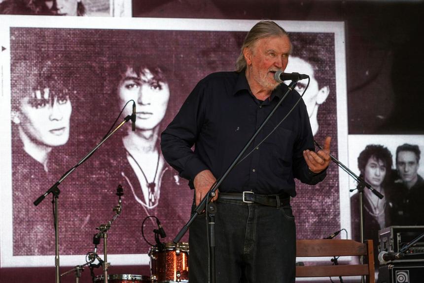 Андрей Тропилло на концерте, посвященном годовщине гибели Виктора Цоя, 15 августа 2020 года