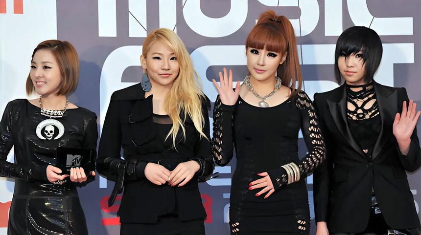 Группа 2NE1 (Дара, CL, Бом и Минджи), 2011 год
