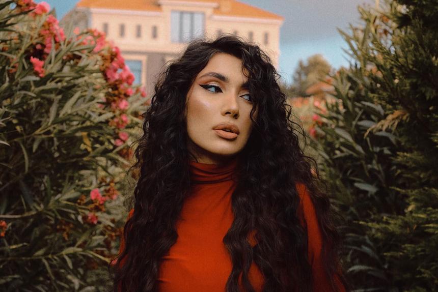 Певица Turken