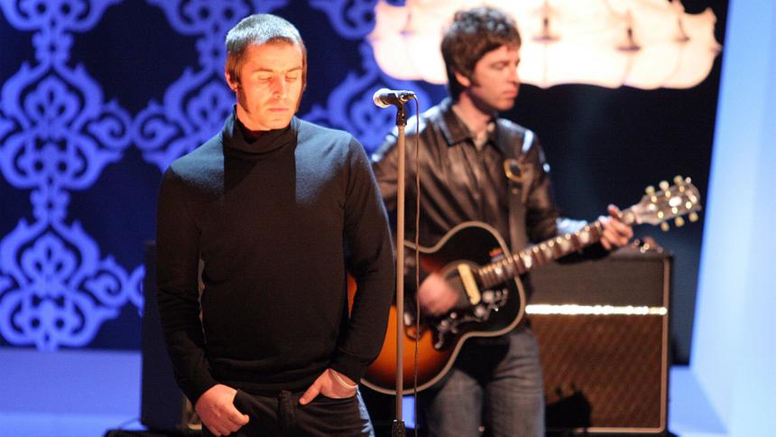 Лиам и Ноэл Галлахеры во время концерта Oasis в Дюссельдорфе, 28 февраля 2009 года