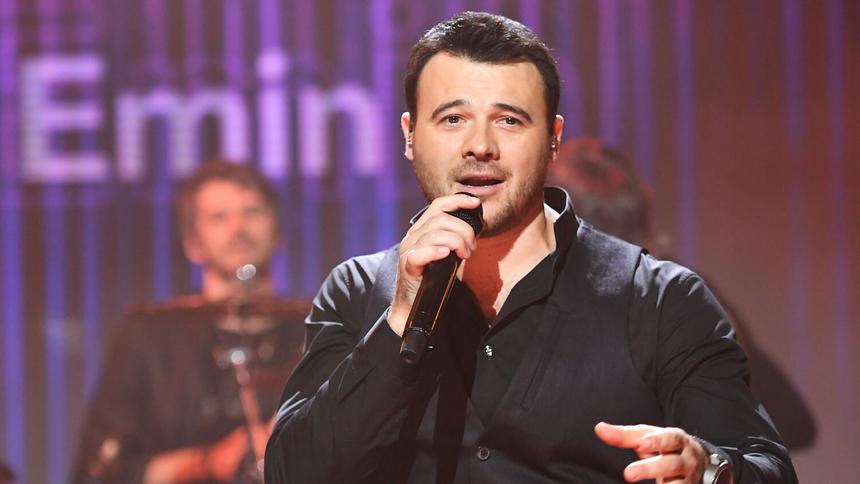 Певец EMIN выступает в рамках проекта «Шоу ON!», 4 апреля 2020 года
