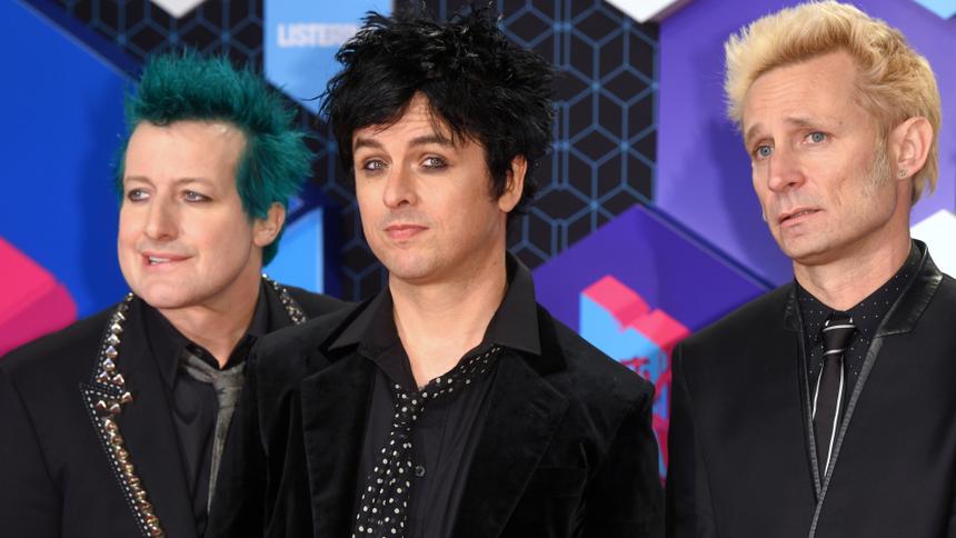 Участники группы Green Day на MTV EMA, 6 ноября 2016 года