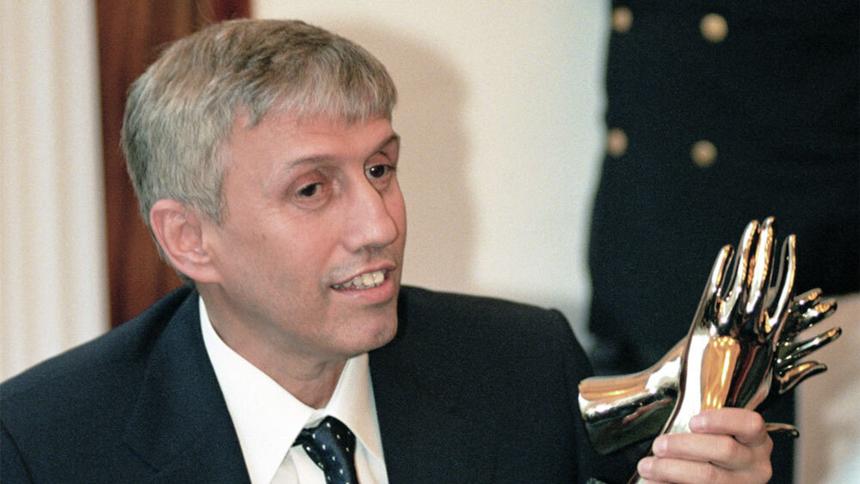 Фото Юрия Айзеншписа на церемонии вручения премии «Овация», 28 апреля 1999 года