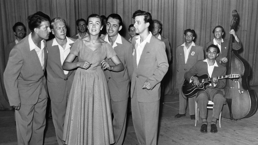 Эдита Пьеха с хором, 1950-е годы