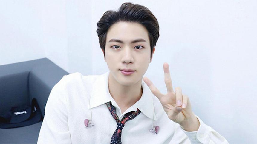Участник группы BTS Джин