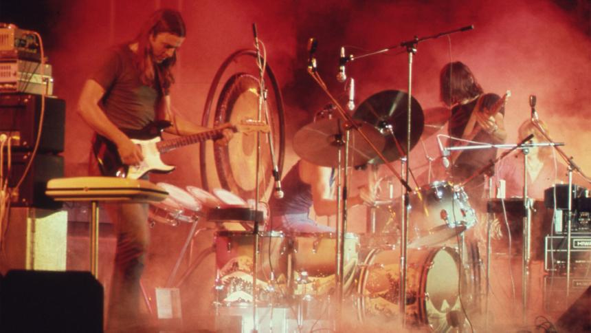 Дэвид Гилмор (слева) выступает с Pink Floyd, 1973 год