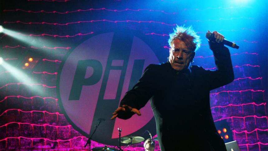Джон Лайдон во время концерта Public Image Ltd. в Лондоне, 21 декабря 2009 года